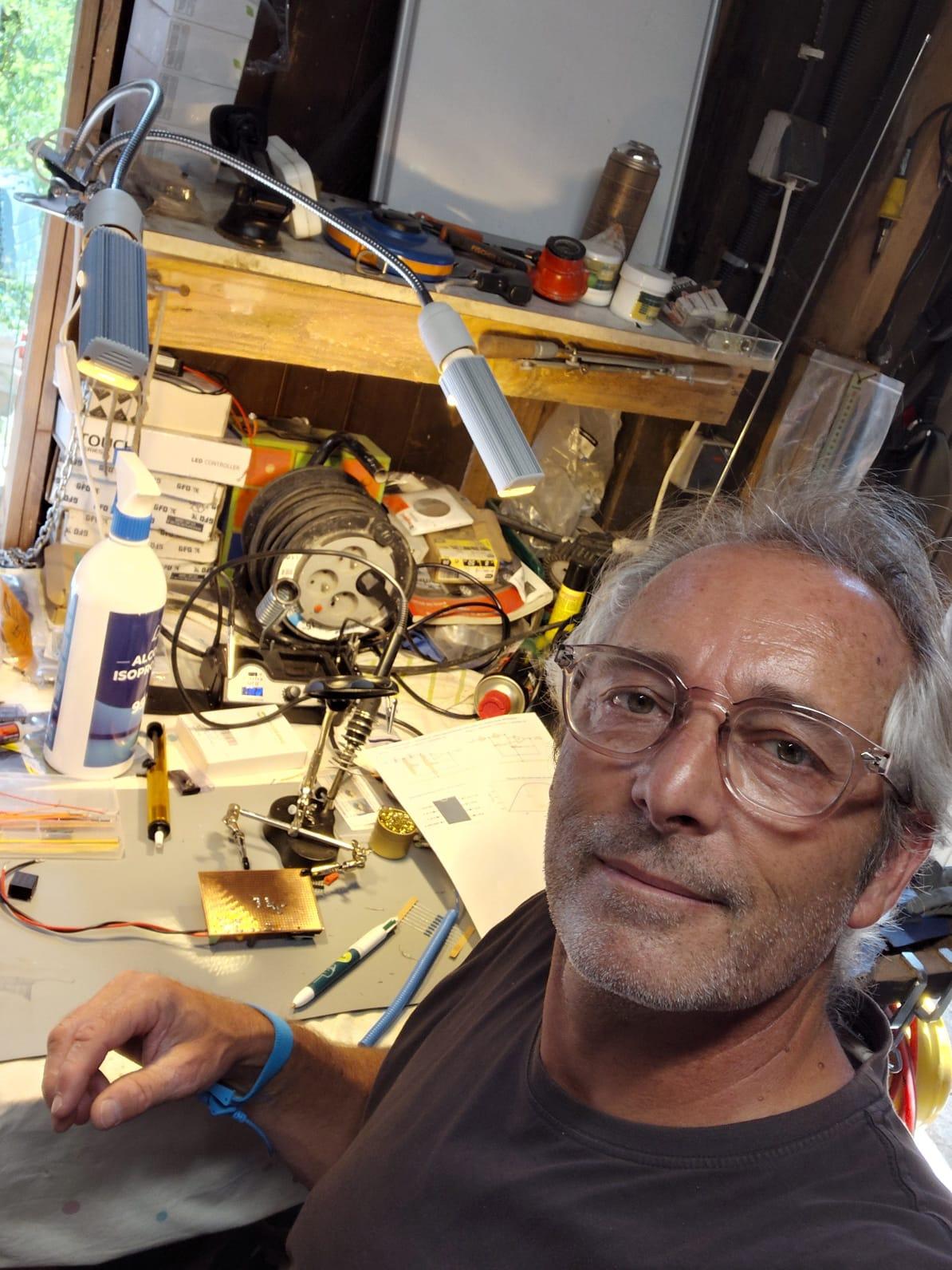 Jean-Luc Navas — Fondateur MARINELINGUA dans son atelier